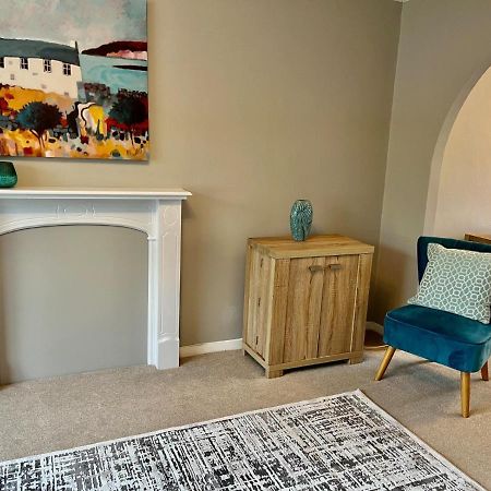 Canada House - Sleeps 6 -3 King Or 6 Single Ideal For Contractors Warrington Exterior foto