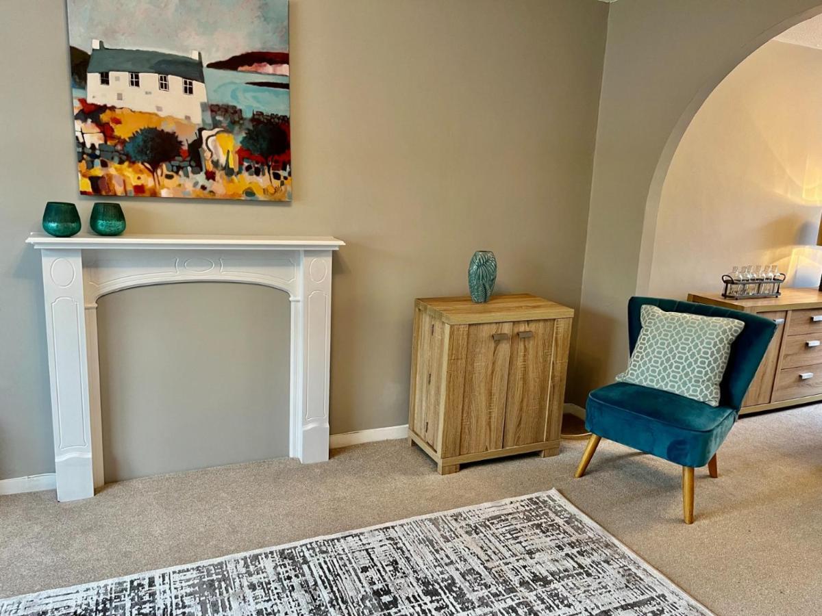 Canada House - Sleeps 6 -3 King Or 6 Single Ideal For Contractors Warrington Exterior foto